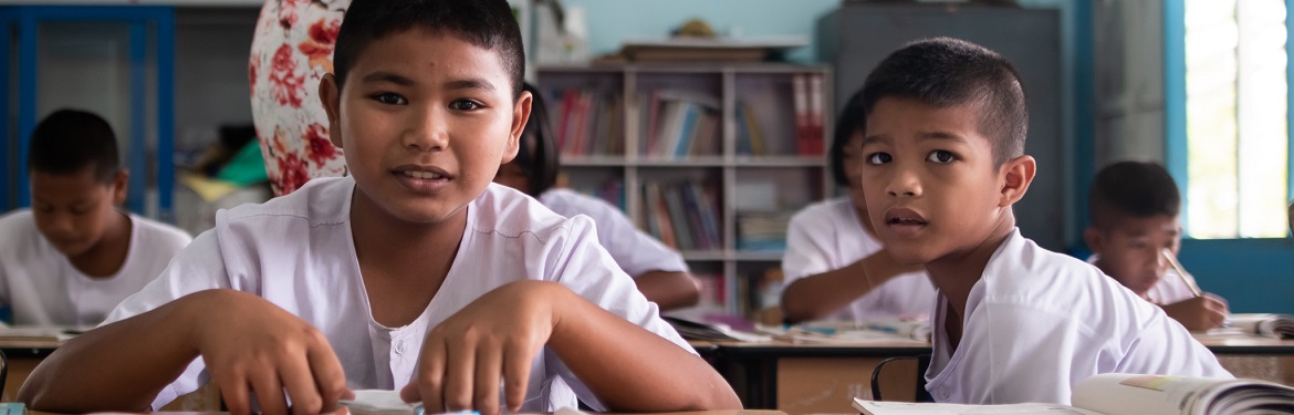 Ensino a Crianças na Tailândia