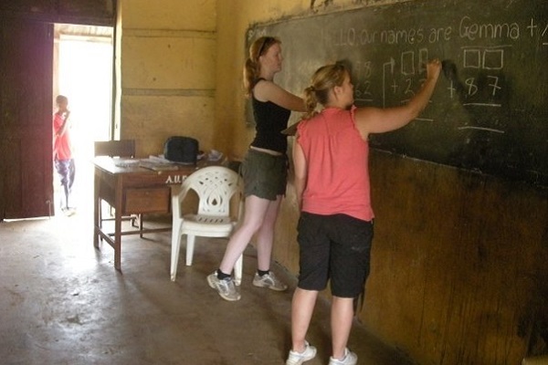 vidaedu teaching children volunteer international gana africa